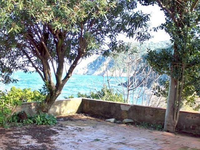 Villa con giardino a Marciana