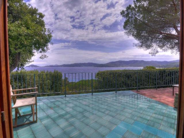 Villa con giardino a Marciana