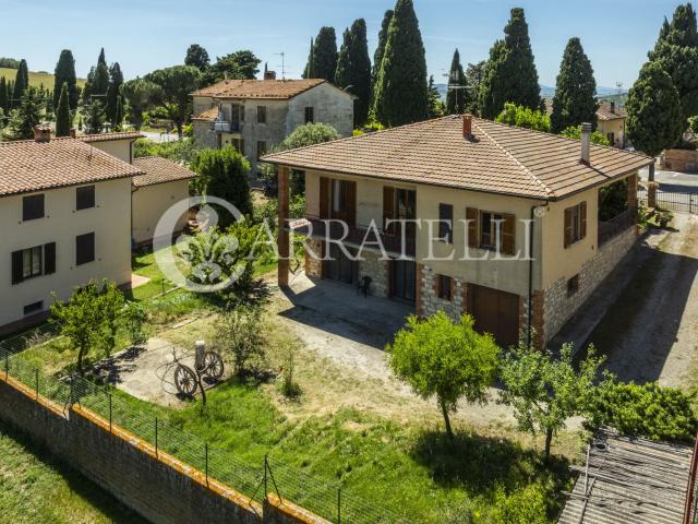 Villa con giardino a Monticchiello 280m² Pienza