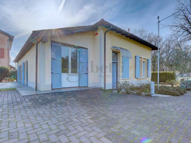 Villa con giardino a Modena