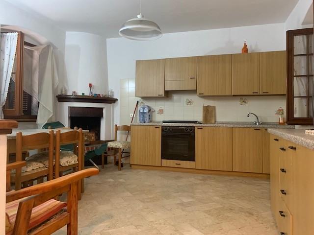 Villa con giardino a Ortonovo