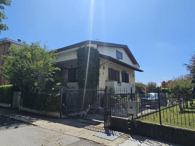Villa con giardino a Pinerolo