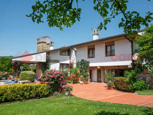 Villa in vendita a Piazza al Serchio