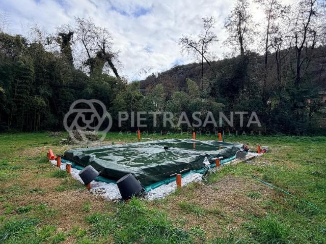 Villa con giardino a Pietrasanta