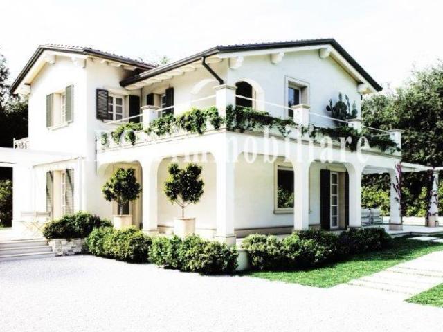 Villa con giardino a Pietrasanta