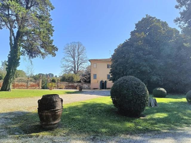 Villa con giardino a Pisa