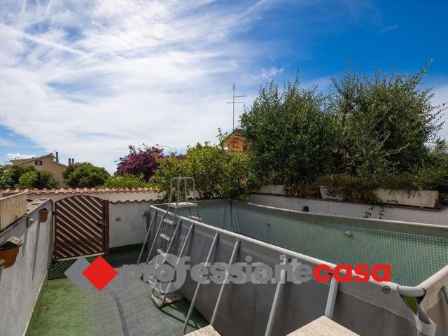 Villa con giardino a Pomezia