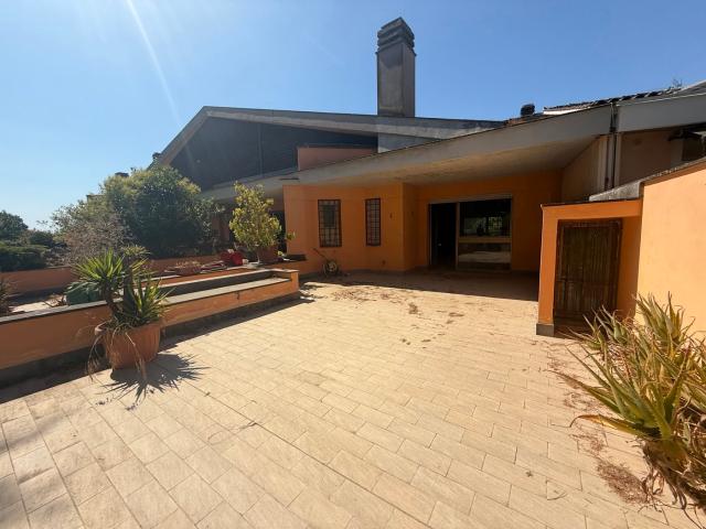 Villa con giardino a Roma