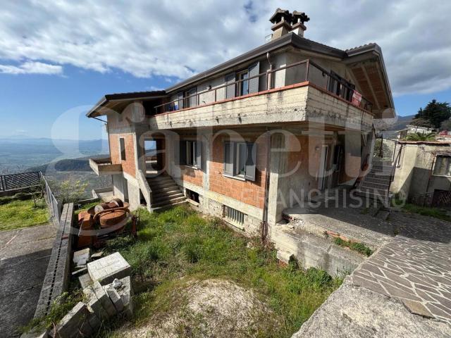 Villa con giardino a San Gregorio Matese