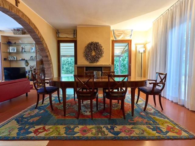 Villa con giardino a San Miniato