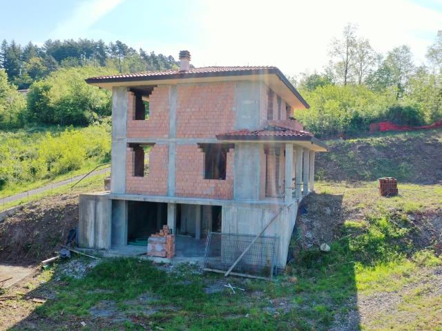 Villa con giardino a San Romano in Garfagnana