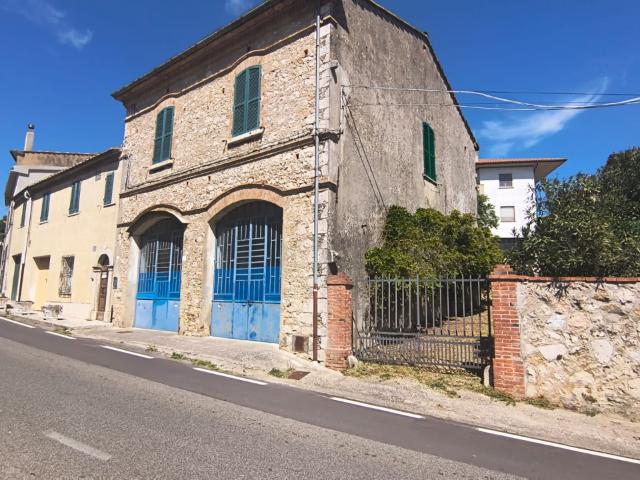Villa con giardino a Semproniano