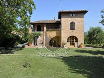 Villa con giardino a Sovicille