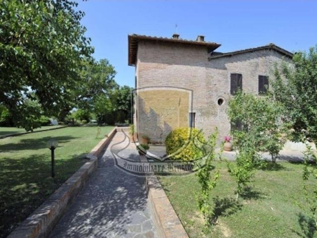Villa con giardino a Sovicille