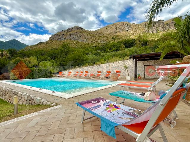Villa con giardino a Spigno Saturnia