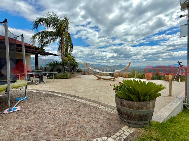 Villa con giardino a Spigno Saturnia
