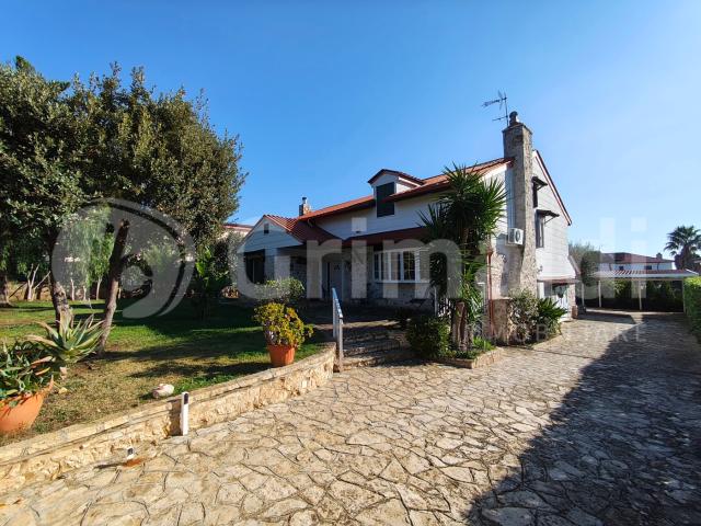 Villa con giardino a Statte