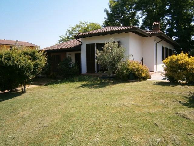 Villa con giardino a Stradella