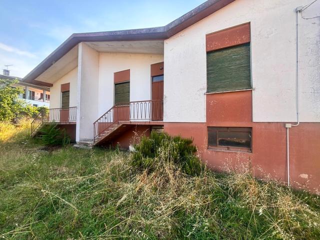 Villa con giardino a Stradella