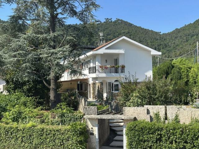 Villa con giardino, Ameglia bocca di magra