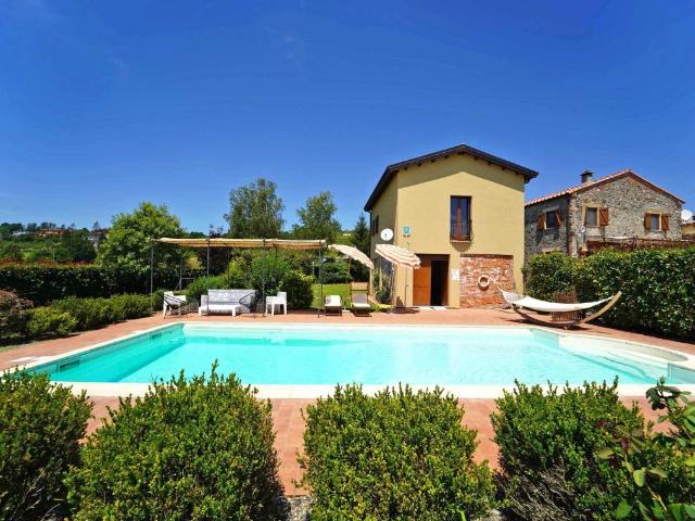 Villa con giardino, Aulla sericciolo