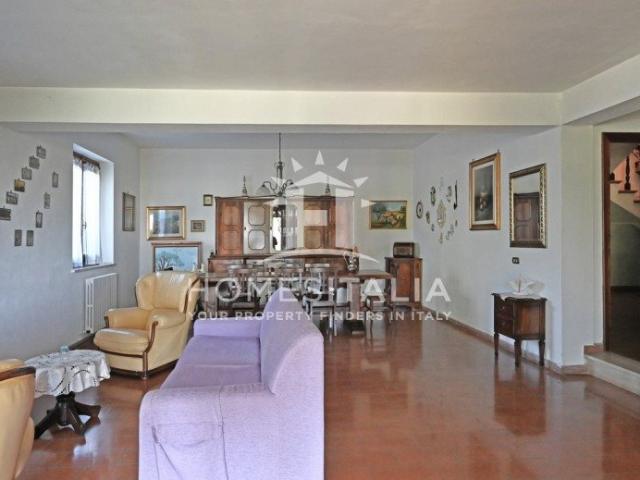 Villa con giardino e terrazza panoramica m² Baschi