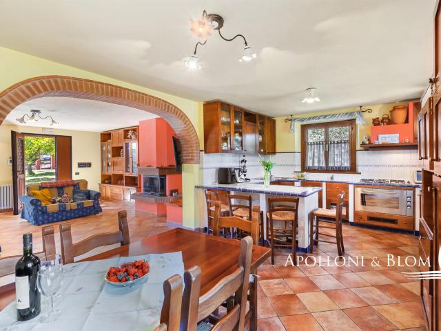 Villa con giardino e annessi vicino a Lago Trasimeno, Castig. 291m² Castiglione del Lago