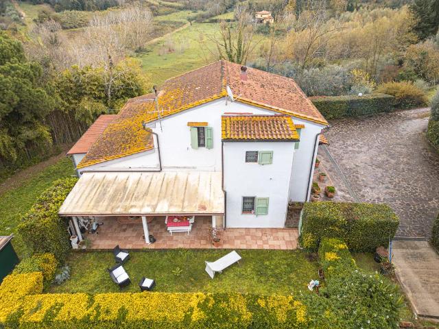 Villa con giardino e piscina tra le colline di Crespina Pi 220m² Crespina