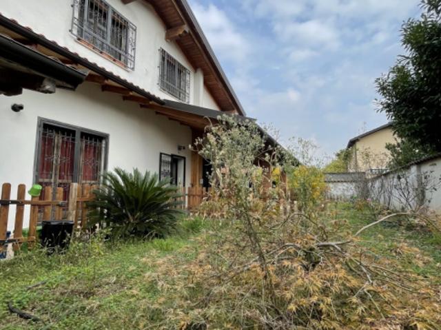 Villa con giardino, Inveruno furato