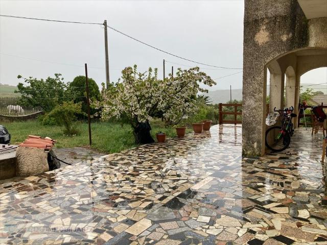 Villa con giardino in c.da piano laghi, Lercara Friddi