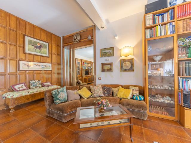 Villa con giardino in corso san francesco 159, Anzio