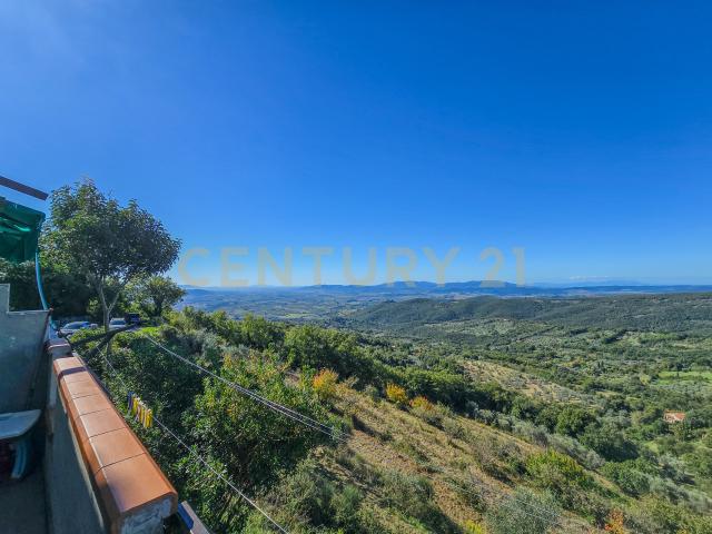 Villa con giardino in località le coste, Roccastrada