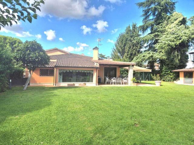 Villa con giardino in lorgo dell'olgiata, Roma