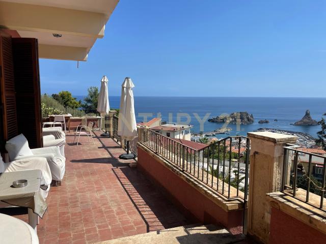 Villa con giardino in manzella sn, Aci Castello