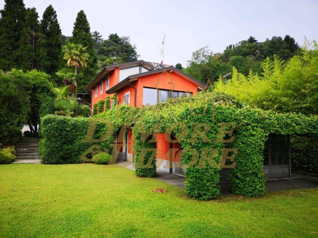 Villa con giardino in ss33 del sempione 14, Arona