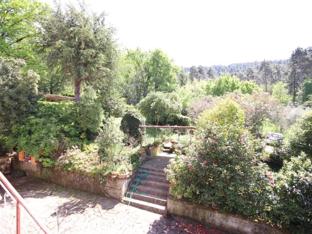 Villa con giardino in strada comunale generale carlo alberto dalla chies 83, Capannori