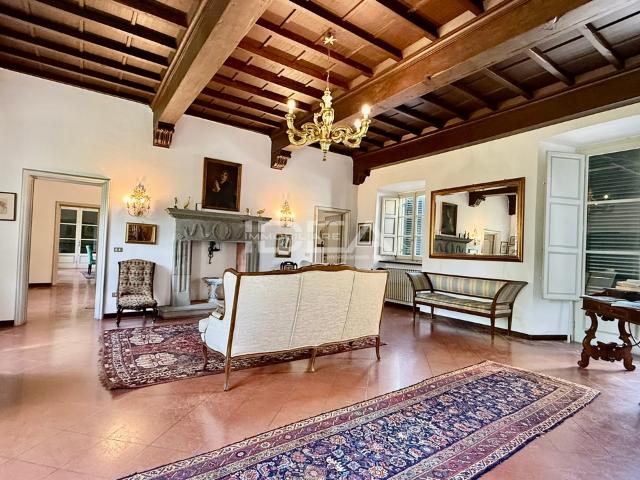Villa con giardino in strada provinciale lodovica, Bagni di Lucca