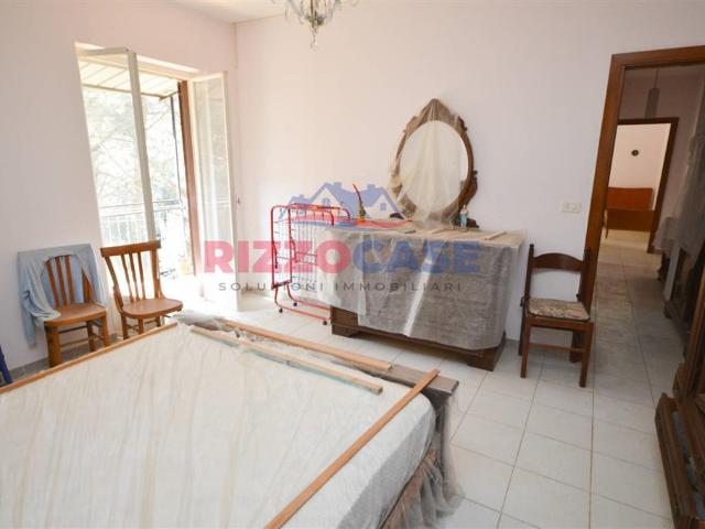 Villa con giardino in piana dei venti, Corigliano Rossano