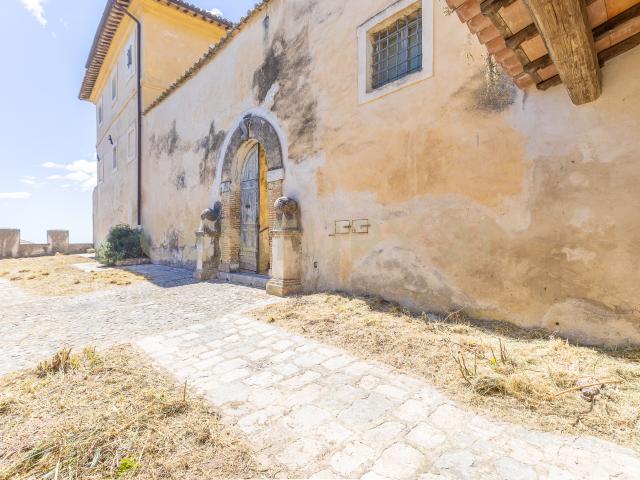 Villa con giardino in piazza del municipio 1, Vacone