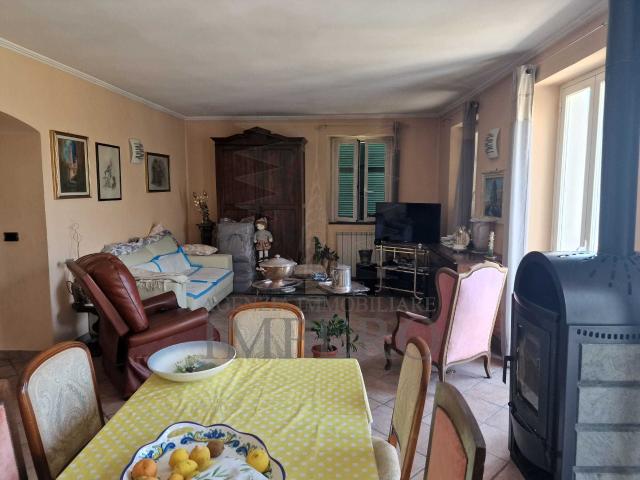 Villa con giardino in via m.buonarroti 15, Ventimiglia