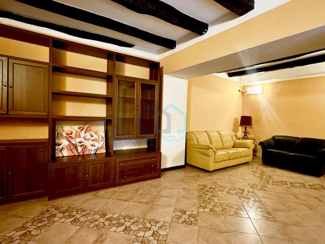 Villa con giardino in via madonna dei prati 1, Altare