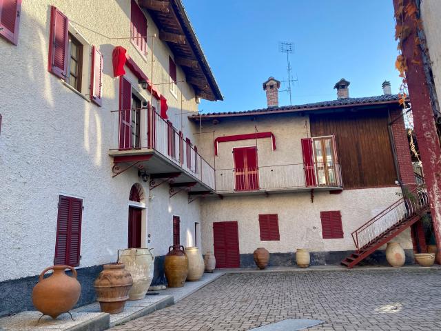 Villa con giardino in via madonna della neve 66, Clavesana