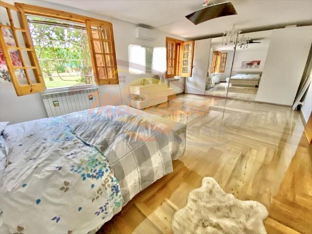 Villa con giardino in via maria liugi monti, Siracusa