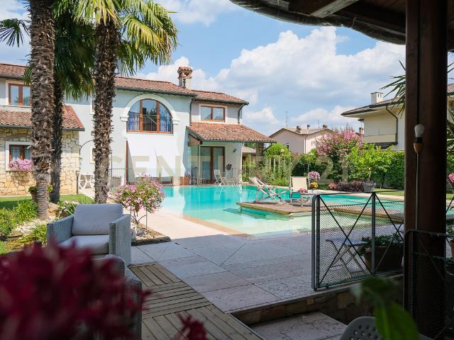 Villa con giardino in via adige 11, Montecchia di Crosara