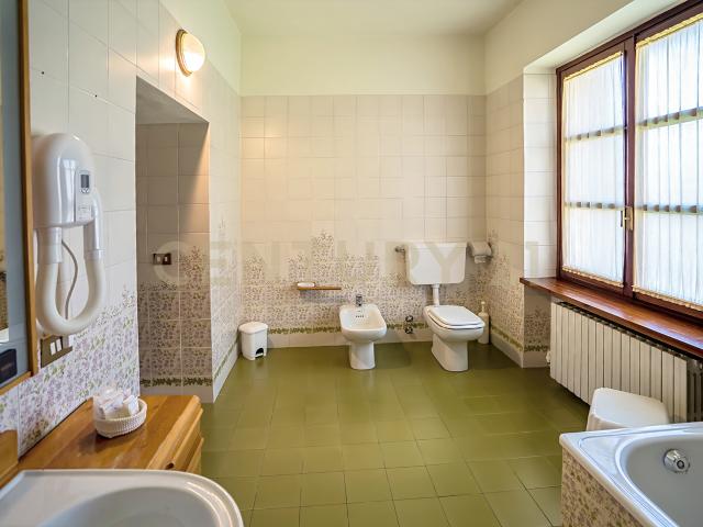 Villa con giardino in via adige 25, Brentino Belluno