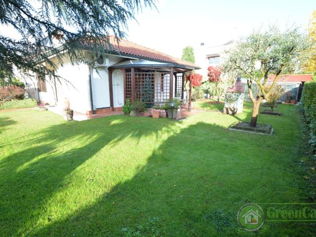 Villa con giardino in via amendola, Burago di Molgora