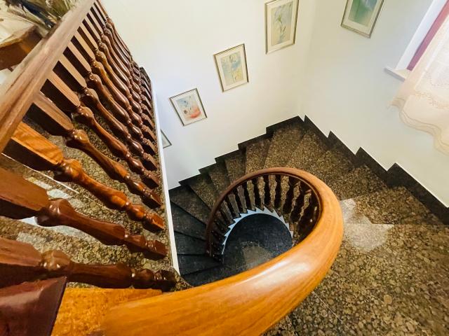Villa con giardino in via cagiata, Osimo