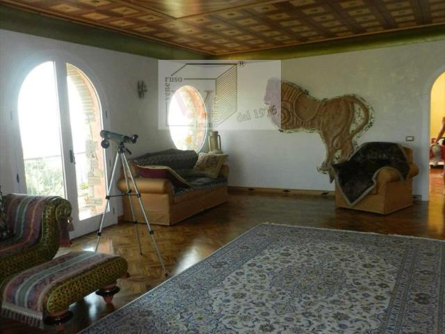 Villa con giardino in via campole, Formia
