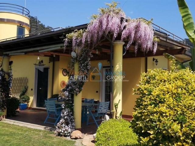 Villa con giardino in via capannaccia, Montignoso