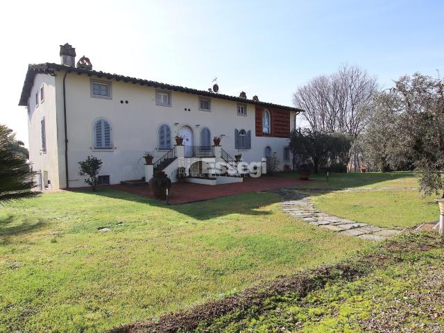 Villa con giardino in via del cimitero di ciciana, Lucca